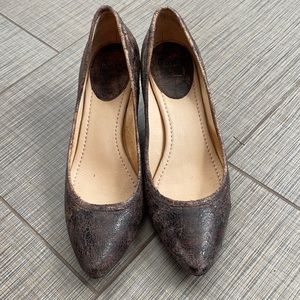 Sz 10 Frye Regina distressed leather pump